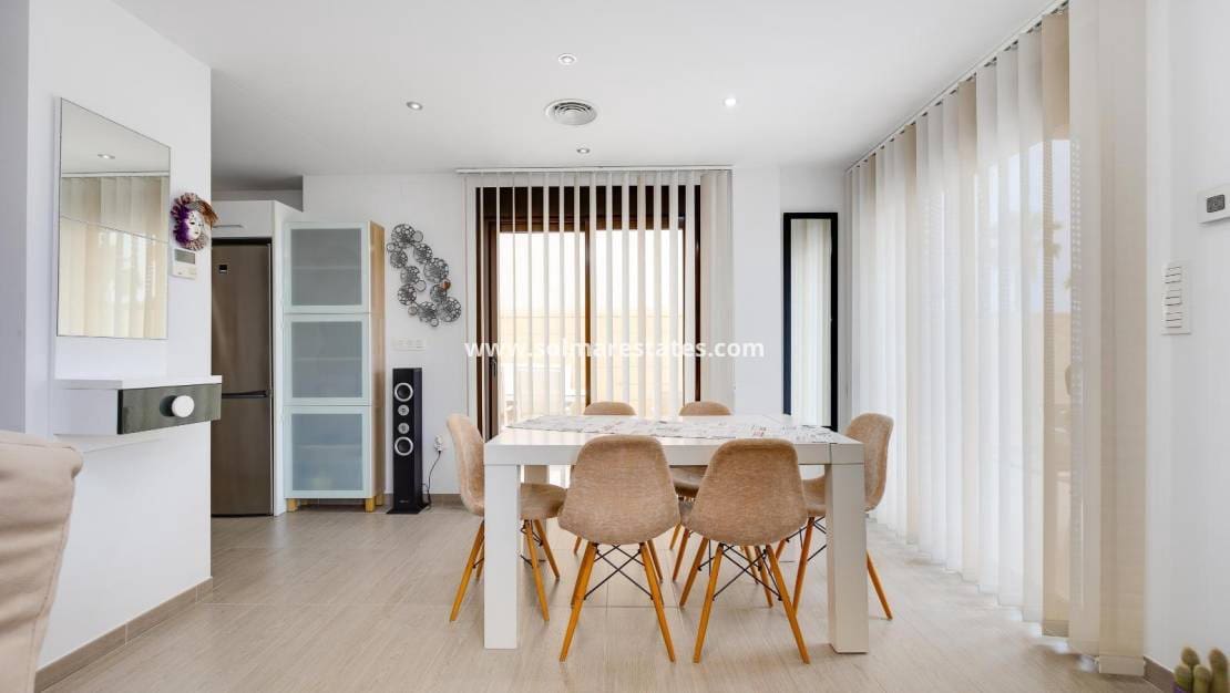 3 Zimmer Villa zu verkaufen in Pueblo Bravo mit Pool - 394.969 € (Ref: 9922696)