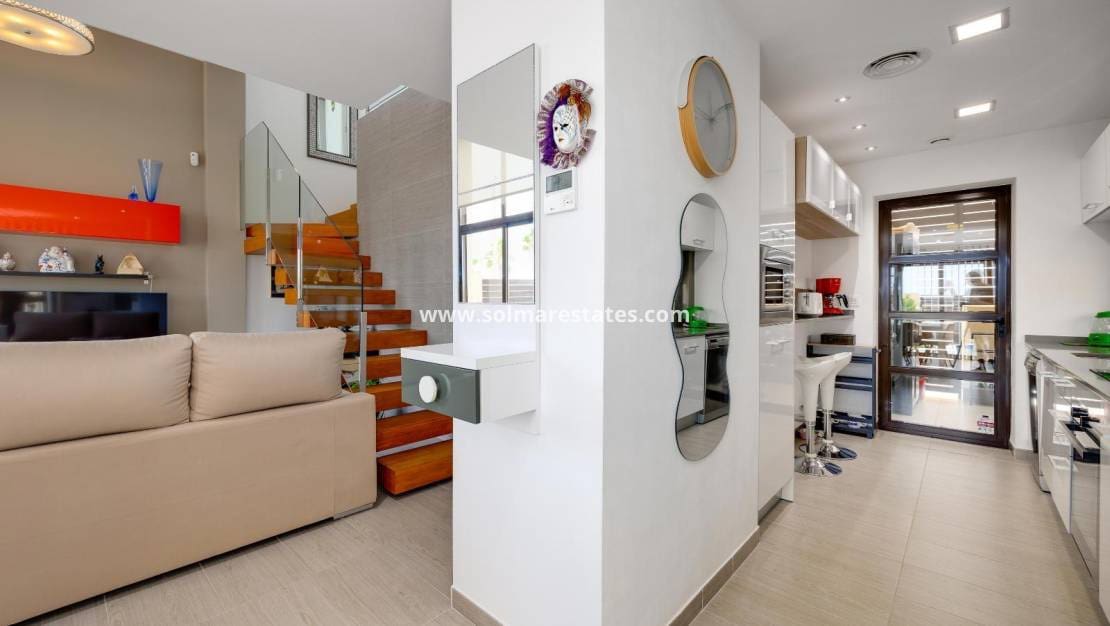 3 Zimmer Villa zu verkaufen in Pueblo Bravo mit Pool - 394.969 € (Ref: 9922696)