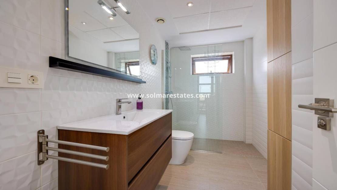 3 Zimmer Villa zu verkaufen in Pueblo Bravo mit Pool - 394.969 € (Ref: 9922696)