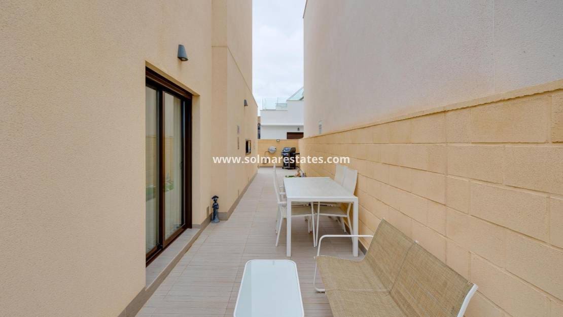 3 Zimmer Villa zu verkaufen in Pueblo Bravo mit Pool - 394.969 € (Ref: 9922696)
