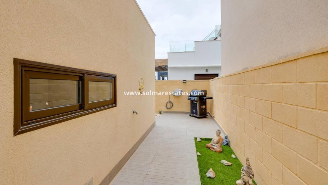 3 Zimmer Villa zu verkaufen in Pueblo Bravo mit Pool - 394.969 € (Ref: 9922696)