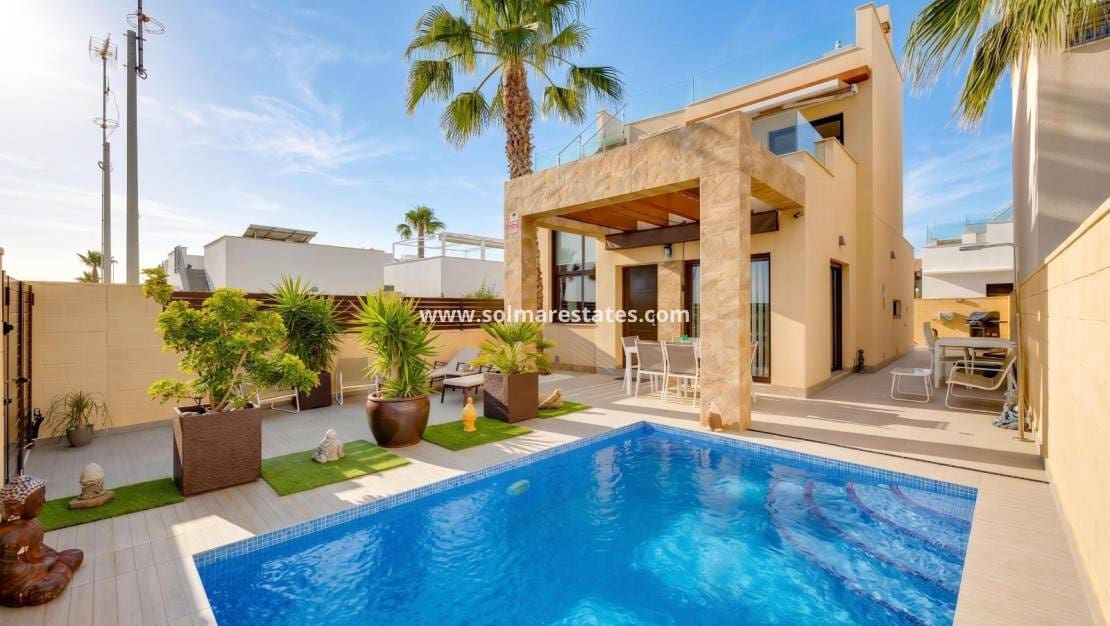 3 Zimmer Villa zu verkaufen in Pueblo Bravo mit Pool - 394.969 € (Ref: 9922696)