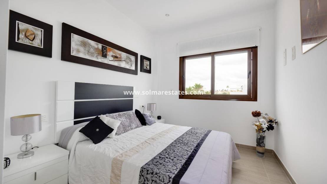3 Zimmer Villa zu verkaufen in Pueblo Bravo mit Pool - 394.969 € (Ref: 9922696)