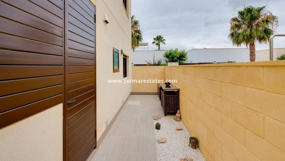 3 Zimmer Villa zu verkaufen in Pueblo Bravo mit Pool - 394.969 € (Ref: 9922696)