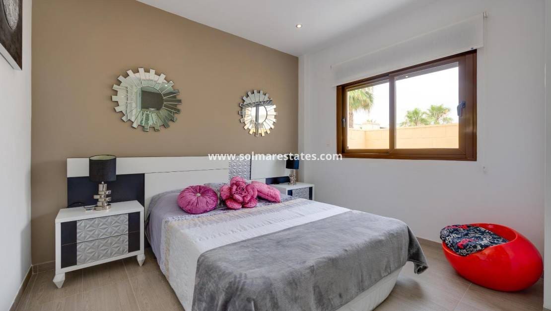 3 Zimmer Villa zu verkaufen in Pueblo Bravo mit Pool - 394.969 € (Ref: 9922696)