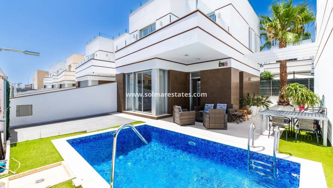 3 Zimmer Villa zu verkaufen in Ciudad Quesada mit Pool - 399.000 € (Ref: 9922697)