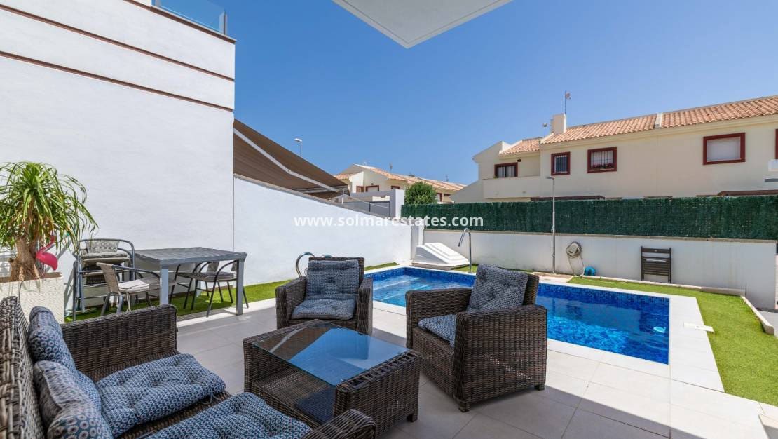 3 Zimmer Villa zu verkaufen in Ciudad Quesada mit Pool - 399.000 € (Ref: 9922697)