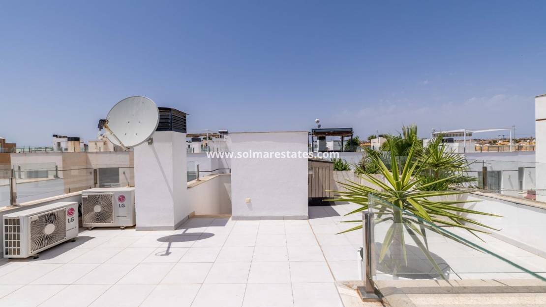 3 Zimmer Villa zu verkaufen in Ciudad Quesada mit Pool - 399.000 € (Ref: 9922697)