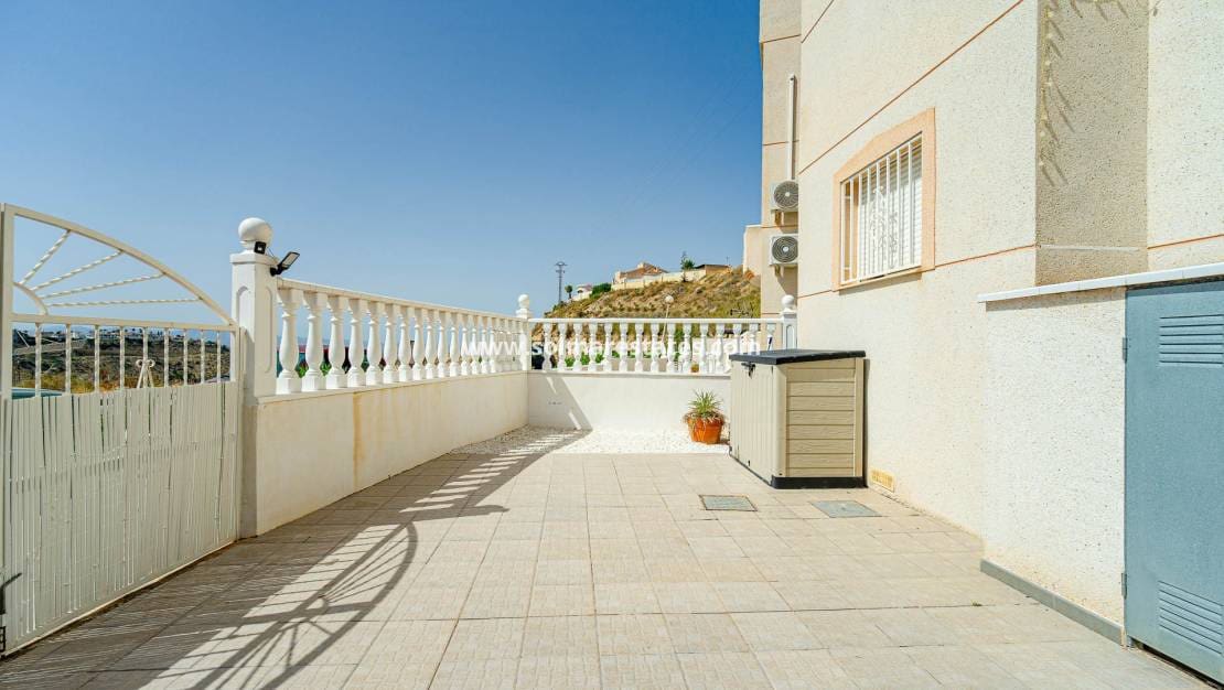 2 soveværelse Lejlighed til salg i La Marquesa med swimmingpool - € 137.950 (Ref: 9922698)