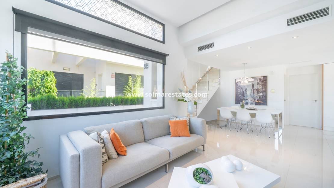Chalet de 3 habitaciones en Doña Pepa en venta con piscina - 399.000 € (Ref: 9922699)