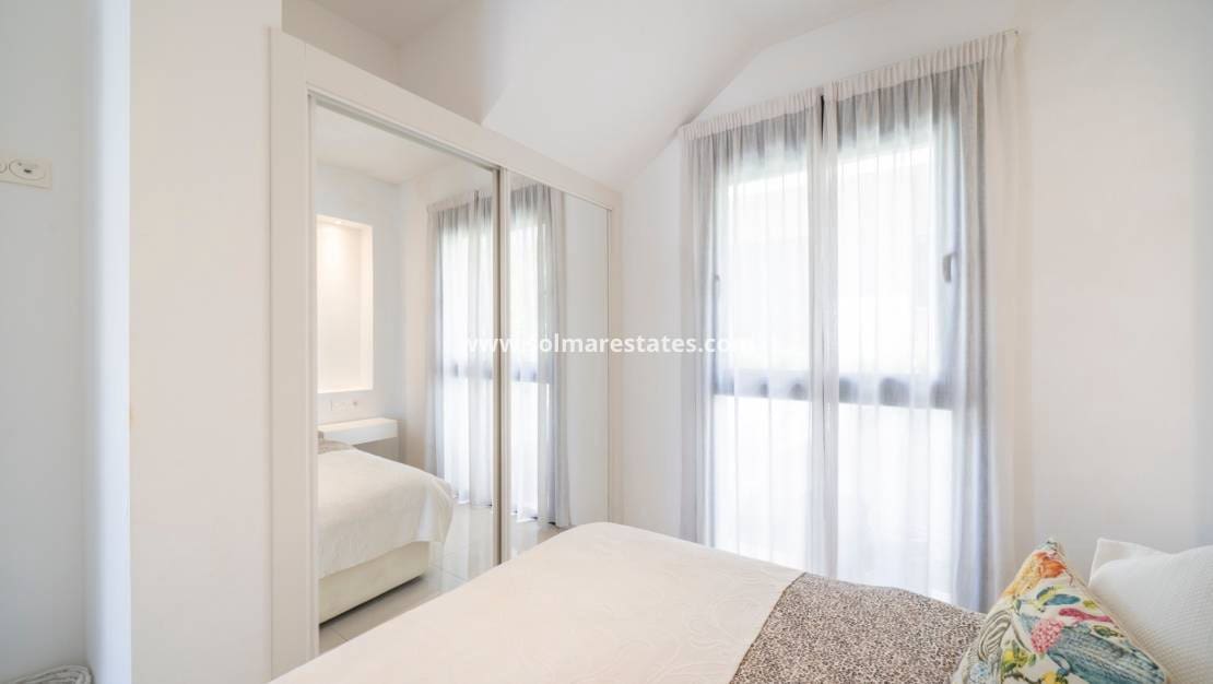 Chalet de 3 habitaciones en Doña Pepa en venta con piscina - 399.000 € (Ref: 9922699)