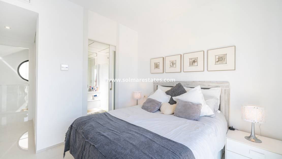 Chalet de 3 habitaciones en Doña Pepa en venta con piscina - 399.000 € (Ref: 9922699)
