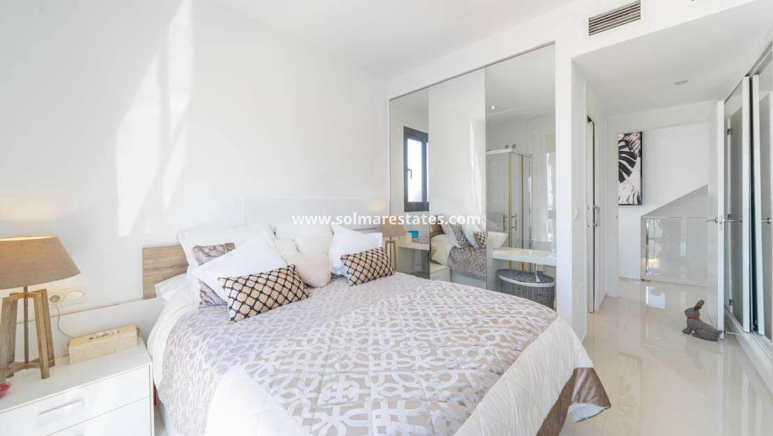 Chalet de 3 habitaciones en Doña Pepa en venta con piscina - 399.000 € (Ref: 9922699)