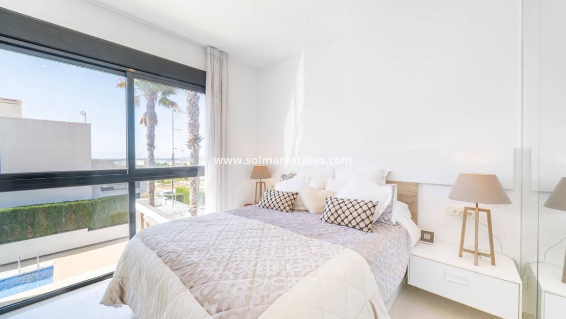 Chalet de 3 habitaciones en Doña Pepa en venta con piscina - 399.000 € (Ref: 9922699)