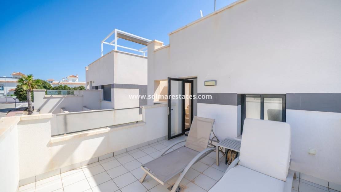 Chalet de 3 habitaciones en Doña Pepa en venta con piscina - 399.000 € (Ref: 9922699)