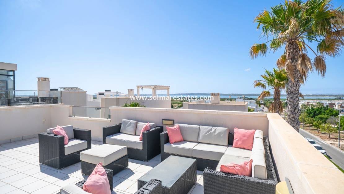 Chalet de 3 habitaciones en Doña Pepa en venta con piscina - 399.000 € (Ref: 9922699)