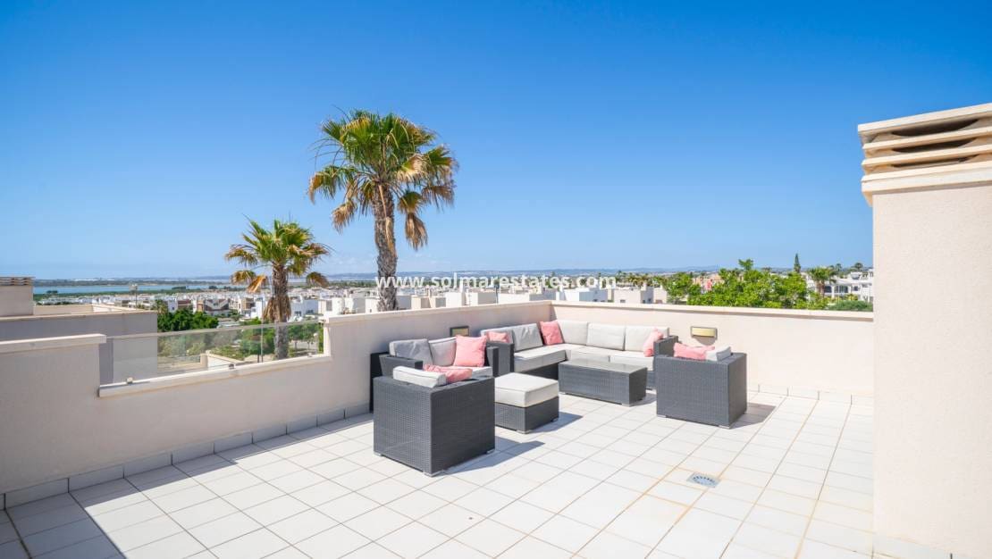 Chalet de 3 habitaciones en Doña Pepa en venta con piscina - 399.000 € (Ref: 9922699)