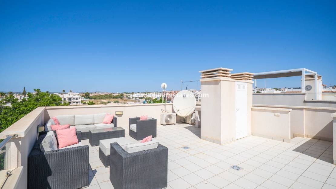 Chalet de 3 habitaciones en Doña Pepa en venta con piscina - 399.000 € (Ref: 9922699)