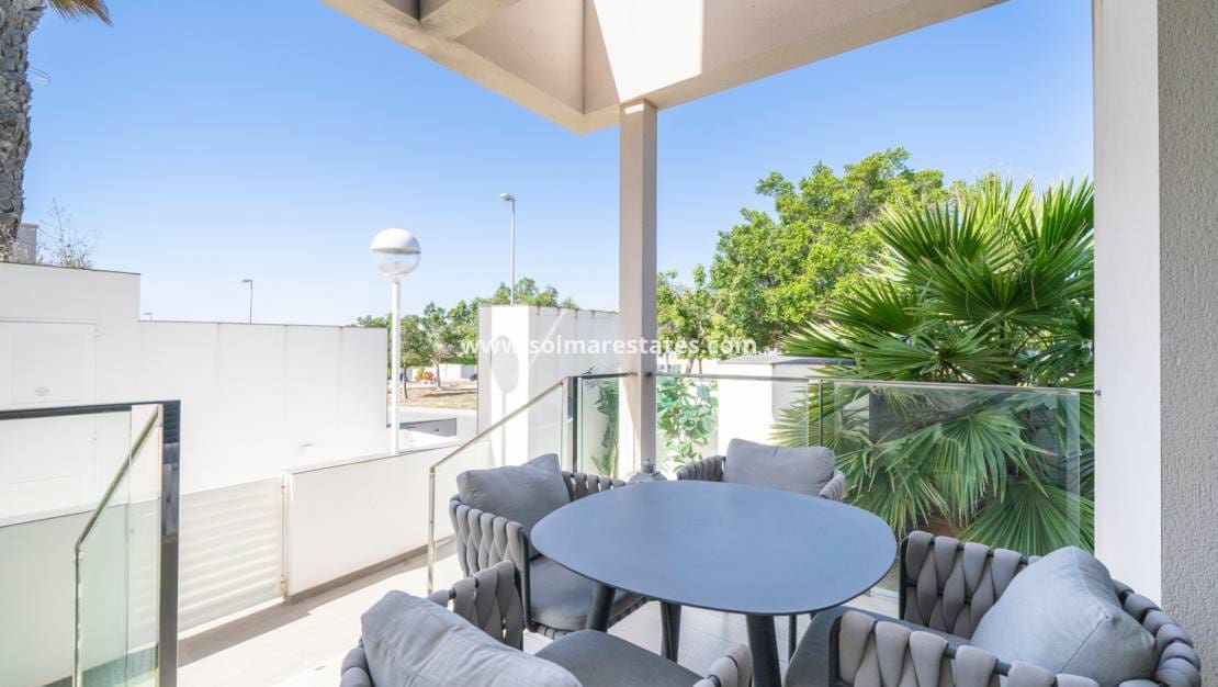 Chalet de 3 habitaciones en Doña Pepa en venta con piscina - 399.000 € (Ref: 9922699)