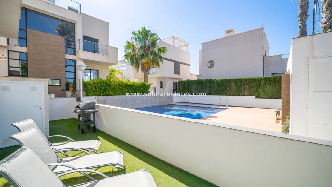 Chalet de 3 habitaciones en Doña Pepa en venta con piscina - 399.000 € (Ref: 9922699)