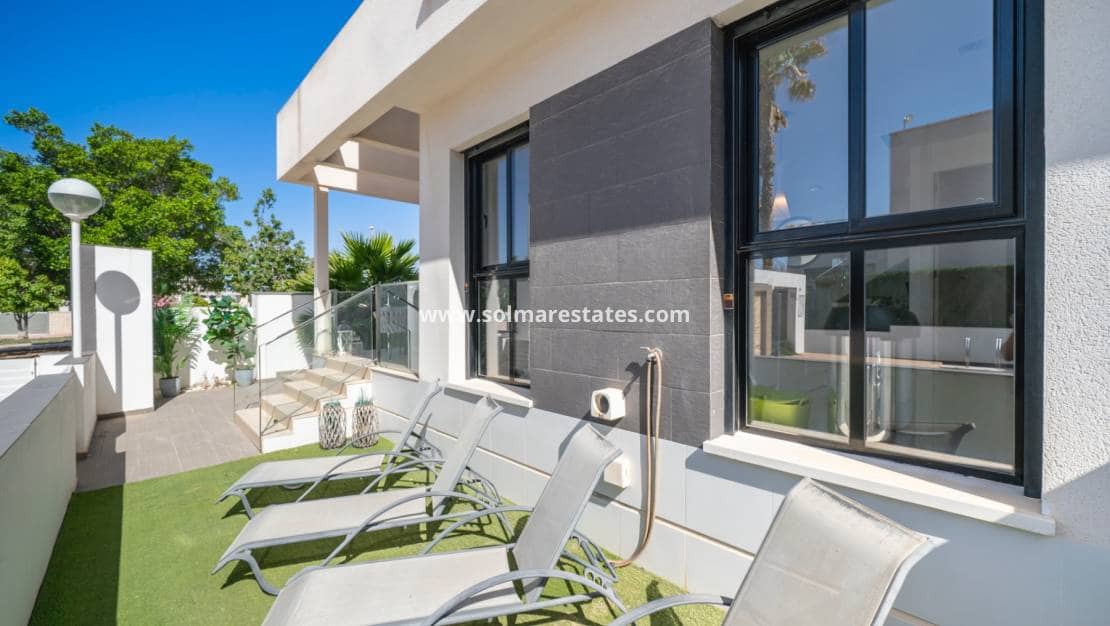 Chalet de 3 habitaciones en Doña Pepa en venta con piscina - 399.000 € (Ref: 9922699)