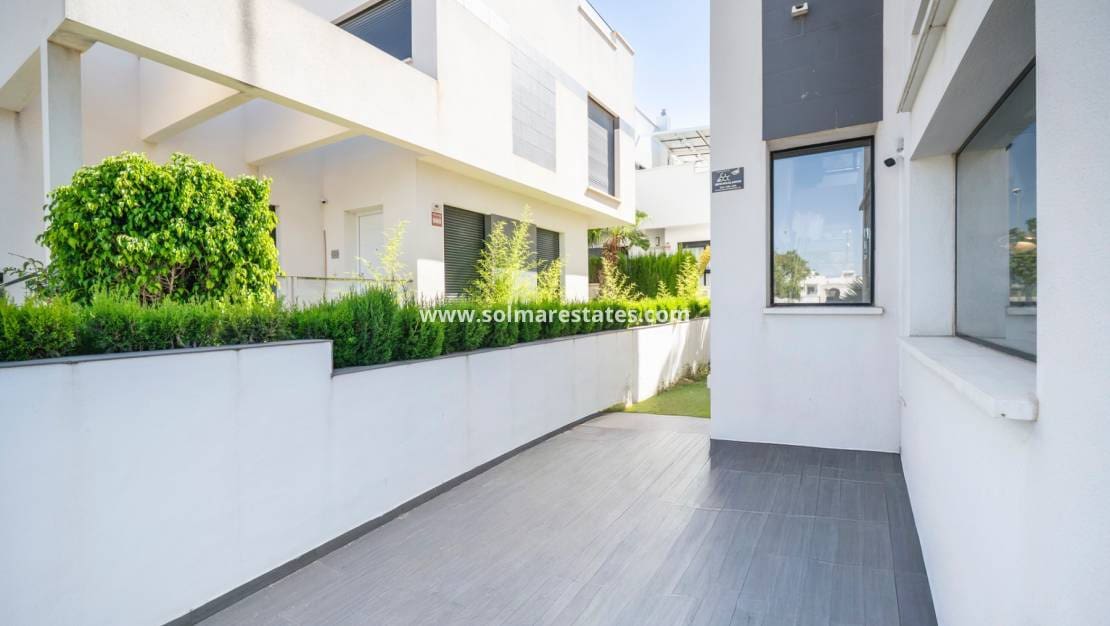 Chalet de 3 habitaciones en Doña Pepa en venta con piscina - 399.000 € (Ref: 9922699)