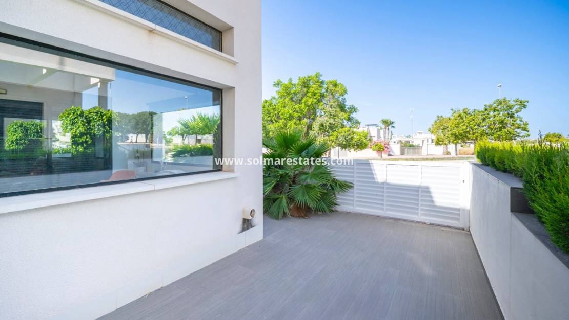 Chalet de 3 habitaciones en Doña Pepa en venta con piscina - 399.000 € (Ref: 9922699)