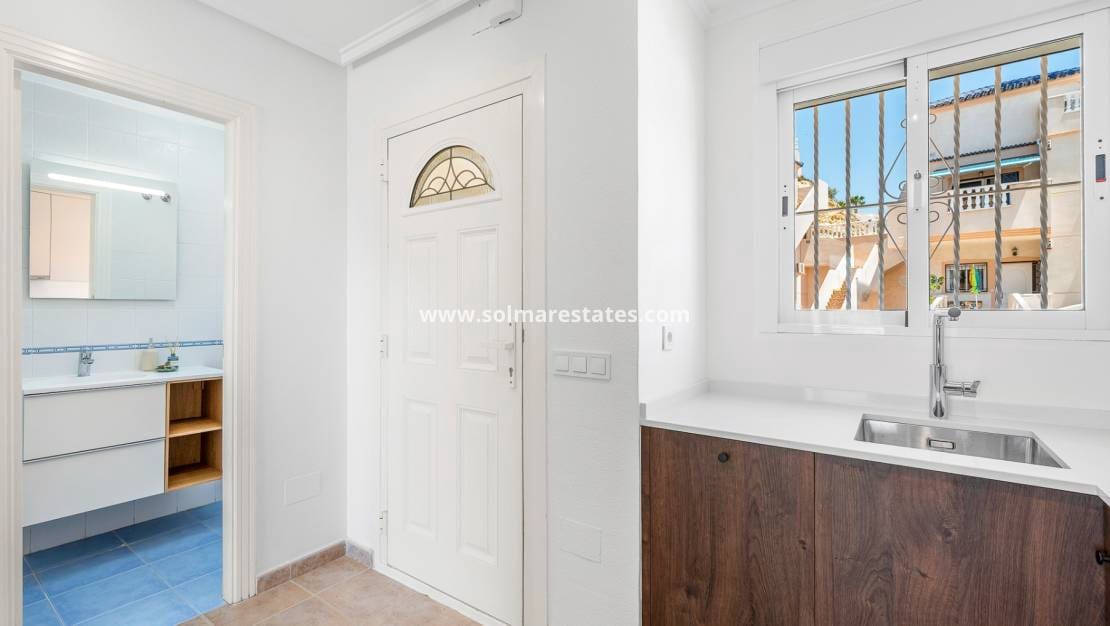 3 soveværelse Semi-Rækkehus til salg i La Marquesa med swimmingpool - € 269.000 (Ref: 9922700)