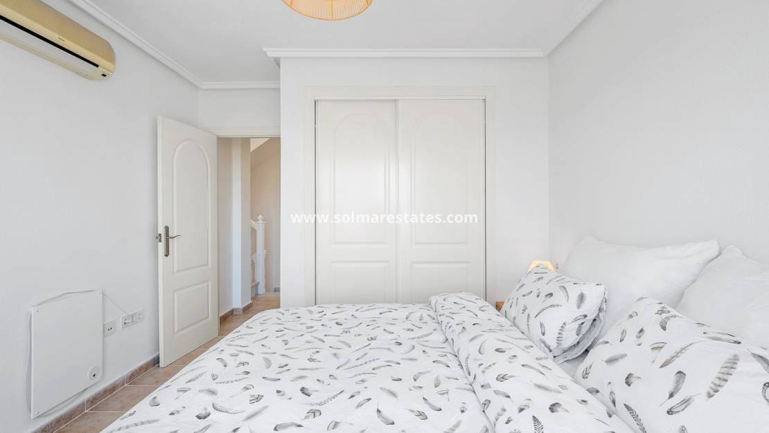 3 soveværelse Semi-Rækkehus til salg i La Marquesa med swimmingpool - € 269.000 (Ref: 9922700)