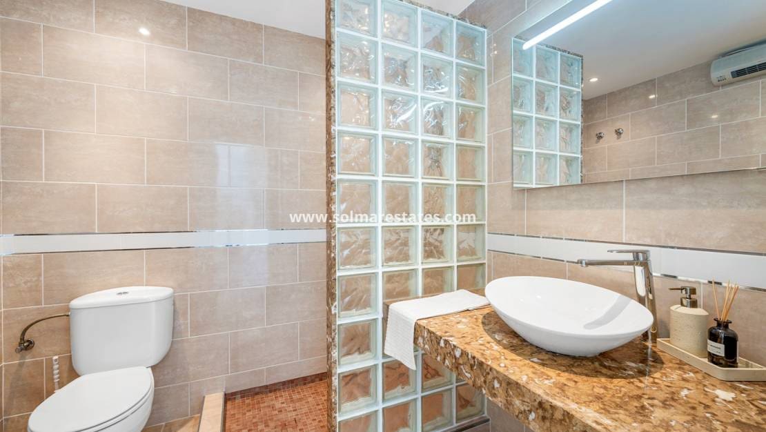 3 soveværelse Semi-Rækkehus til salg i La Marquesa med swimmingpool - € 269.000 (Ref: 9922700)