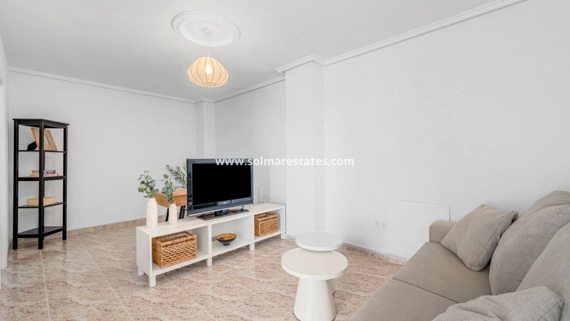 3 soveværelse Semi-Rækkehus til salg i La Marquesa med swimmingpool - € 269.000 (Ref: 9922700)