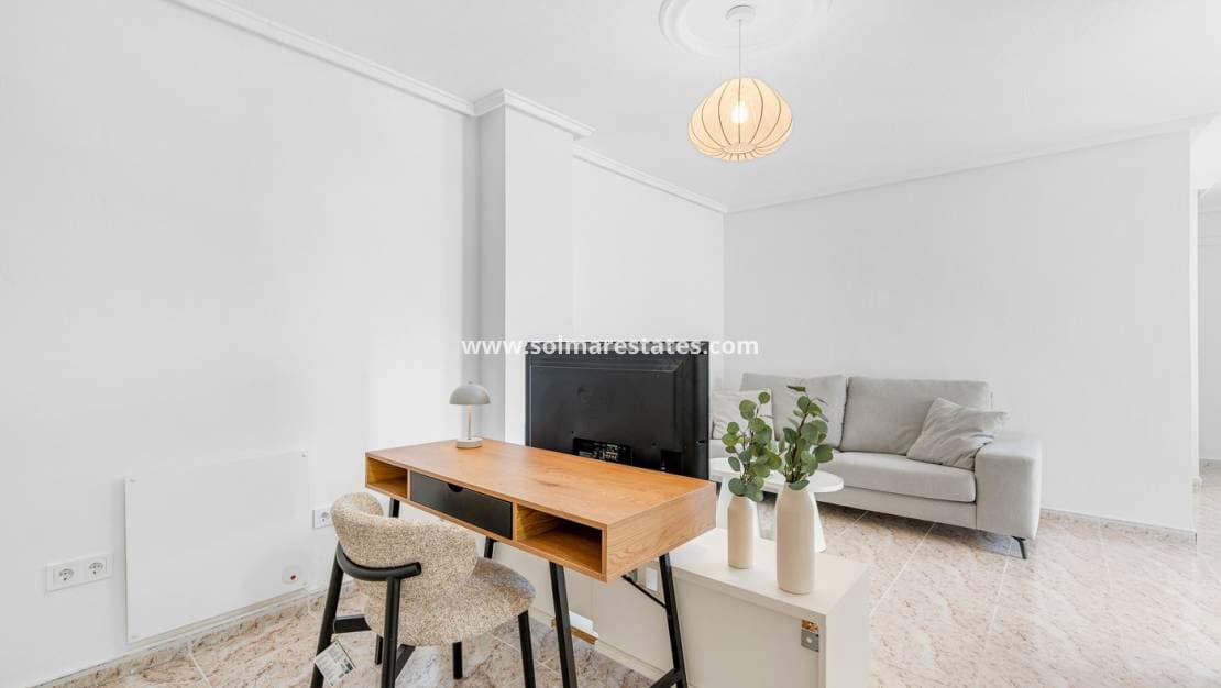 3 soveværelse Semi-Rækkehus til salg i La Marquesa med swimmingpool - € 269.000 (Ref: 9922700)