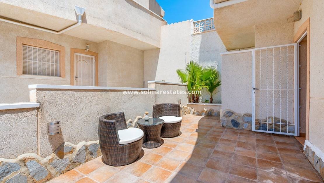 3 soveværelse Semi-Rækkehus til salg i La Marquesa med swimmingpool - € 269.000 (Ref: 9922700)