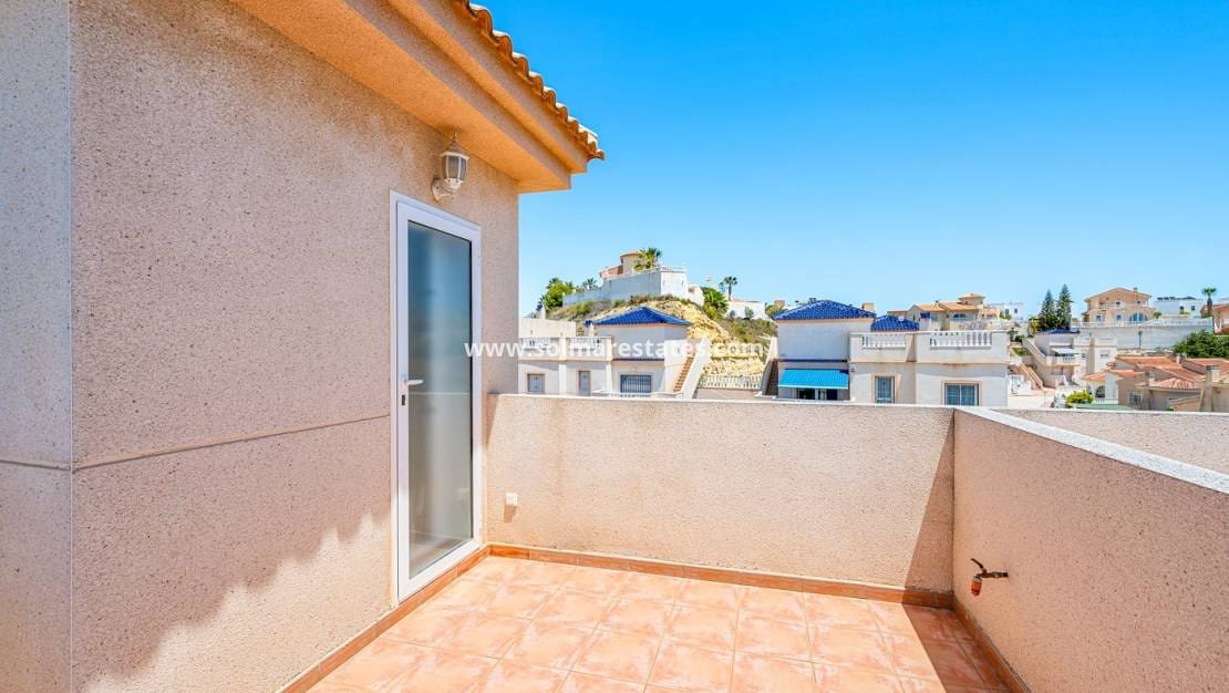 3 soveværelse Semi-Rækkehus til salg i La Marquesa med swimmingpool - € 269.000 (Ref: 9922700)