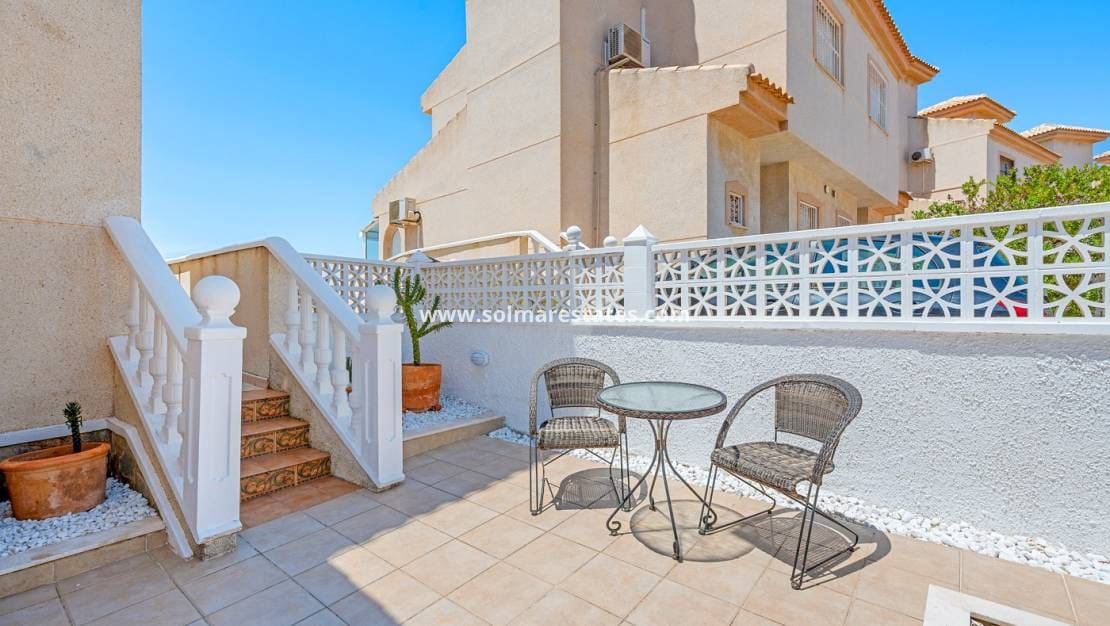 3 soveværelse Semi-Rækkehus til salg i La Marquesa med swimmingpool - € 269.000 (Ref: 9922700)