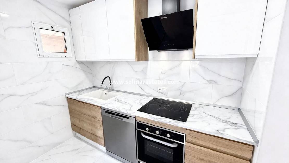 2 soverom Leilighet til salgs i Torrevieja med svømmebasseng - € 149 000 (Ref: 9922701)