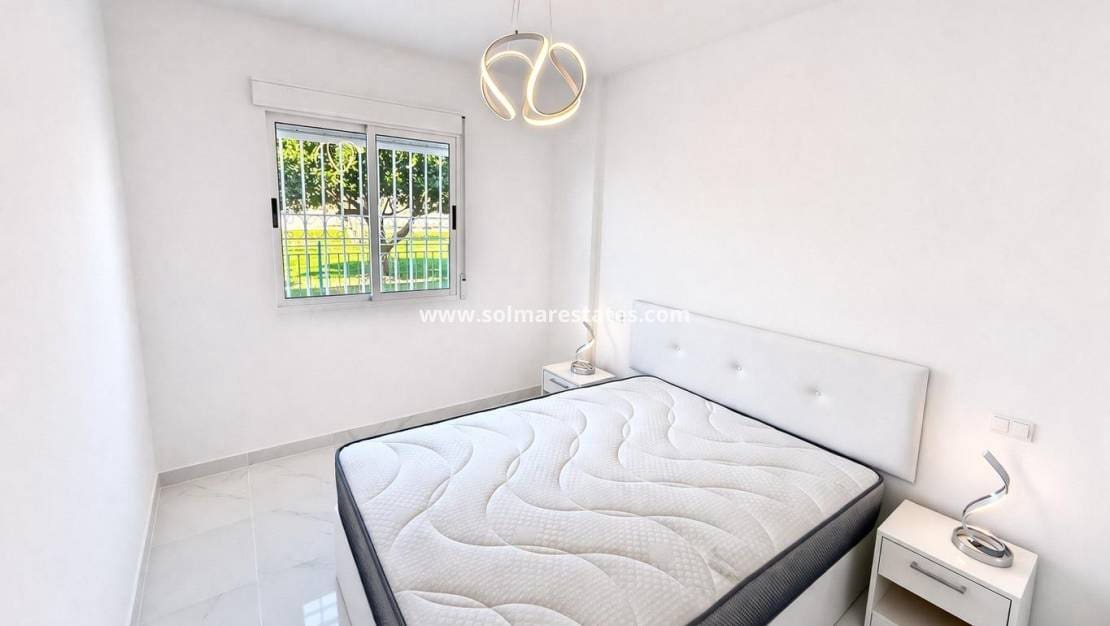 2 soverom Leilighet til salgs i Torrevieja med svømmebasseng - € 149 000 (Ref: 9922701)
