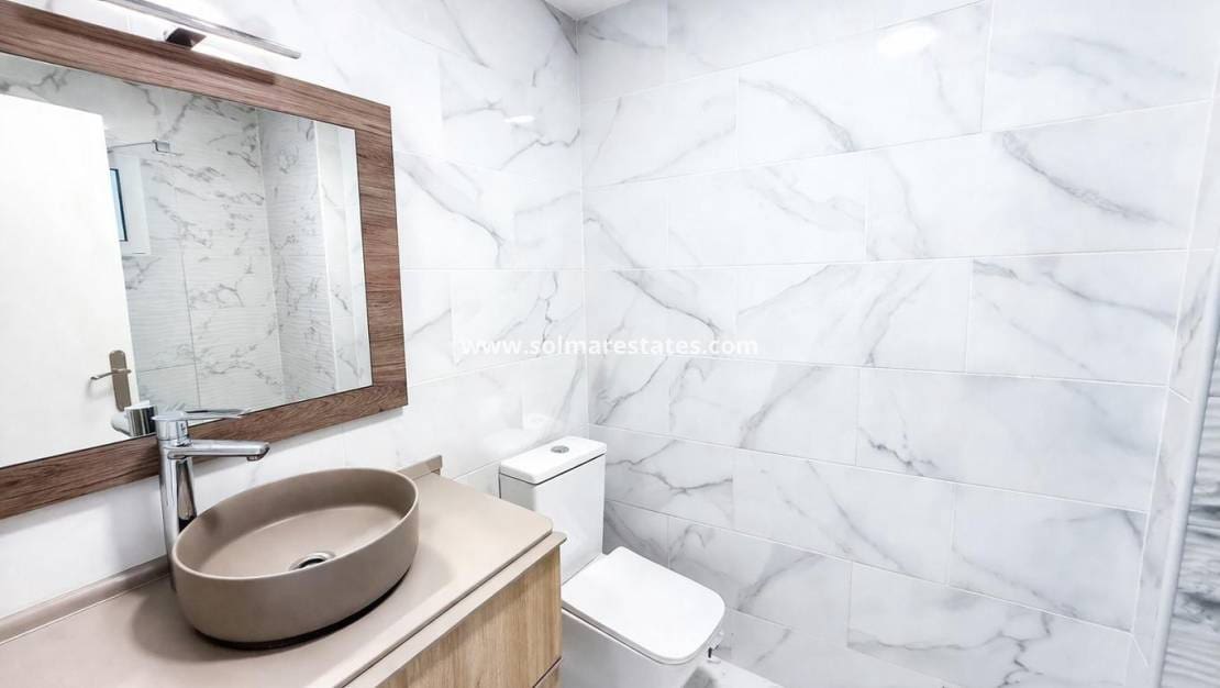 2 soverom Leilighet til salgs i Torrevieja med svømmebasseng - € 149 000 (Ref: 9922701)