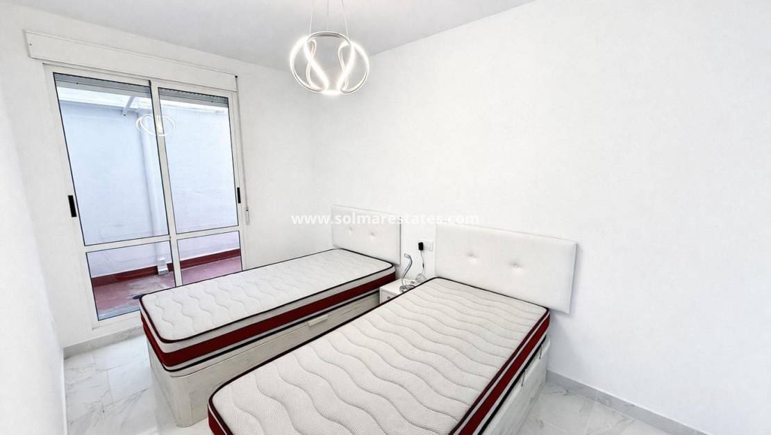 2 soverom Leilighet til salgs i Torrevieja med svømmebasseng - € 149 000 (Ref: 9922701)