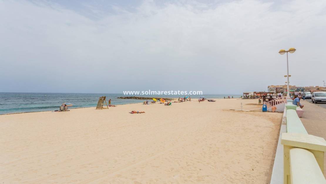 2 soverom Leilighet til salgs i Torrevieja med svømmebasseng - € 149 000 (Ref: 9922701)