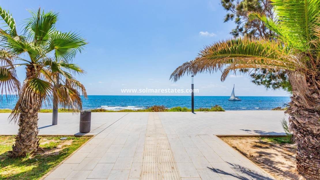 2 soverom Leilighet til salgs i Torrevieja med svømmebasseng - € 149 000 (Ref: 9922701)