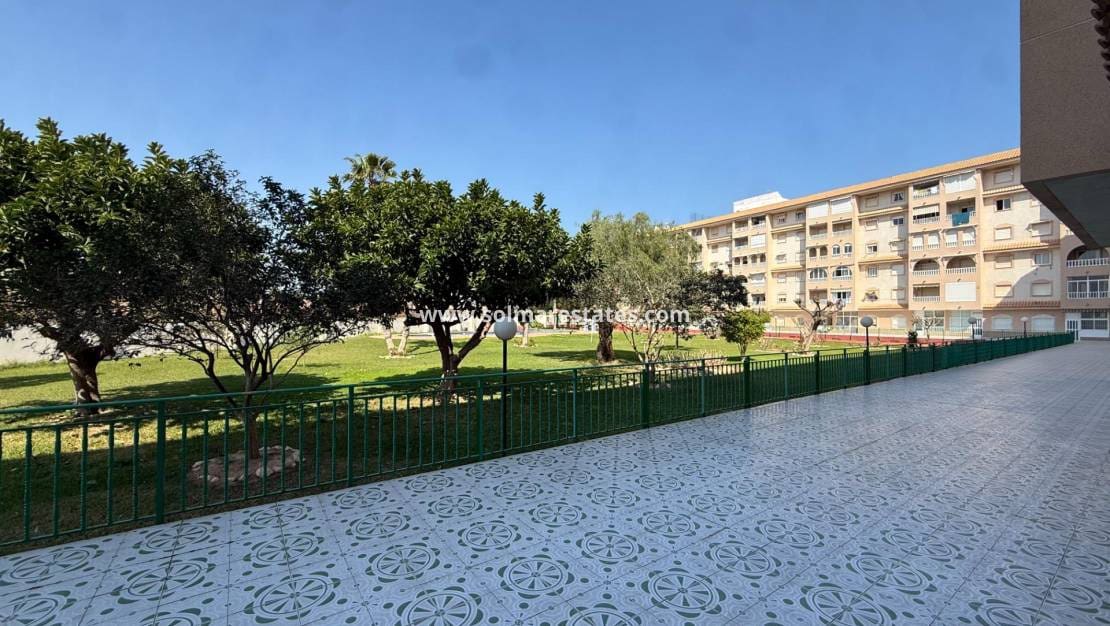 2 soverom Leilighet til salgs i Torrevieja med svømmebasseng - € 149 000 (Ref: 9922701)