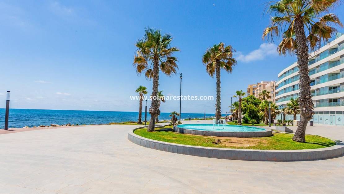 2 soverom Leilighet til salgs i Torrevieja med svømmebasseng - € 149 000 (Ref: 9922701)