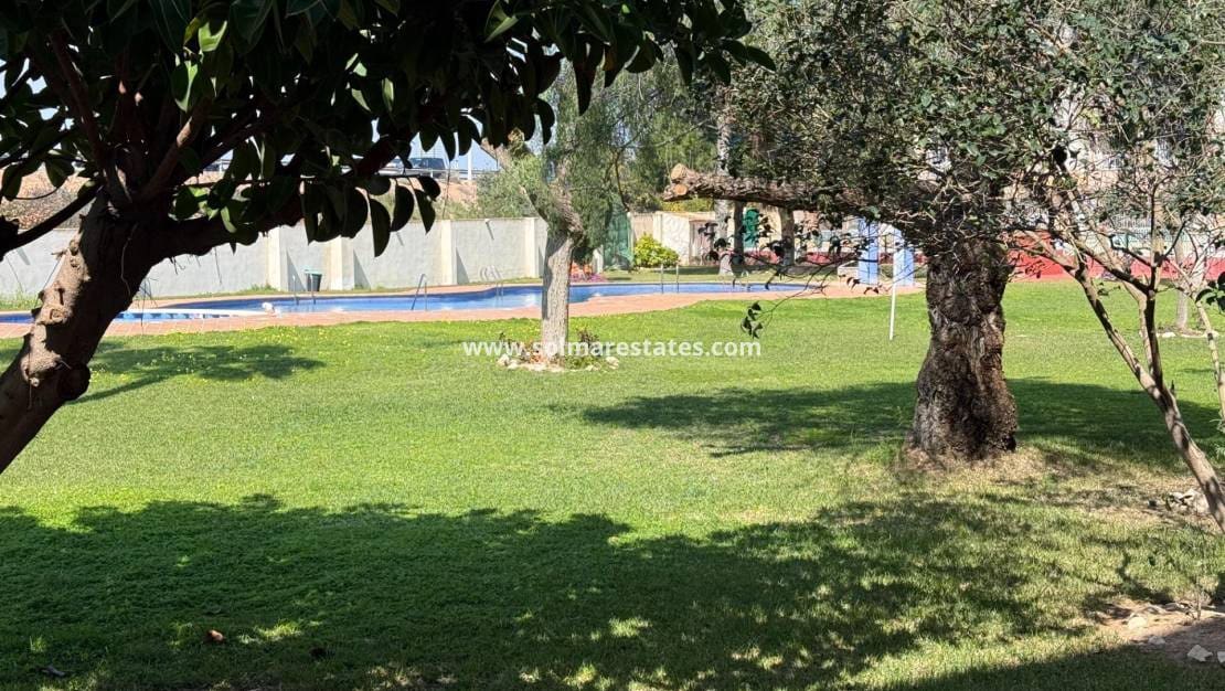 2 soverom Leilighet til salgs i Torrevieja med svømmebasseng - € 149 000 (Ref: 9922701)