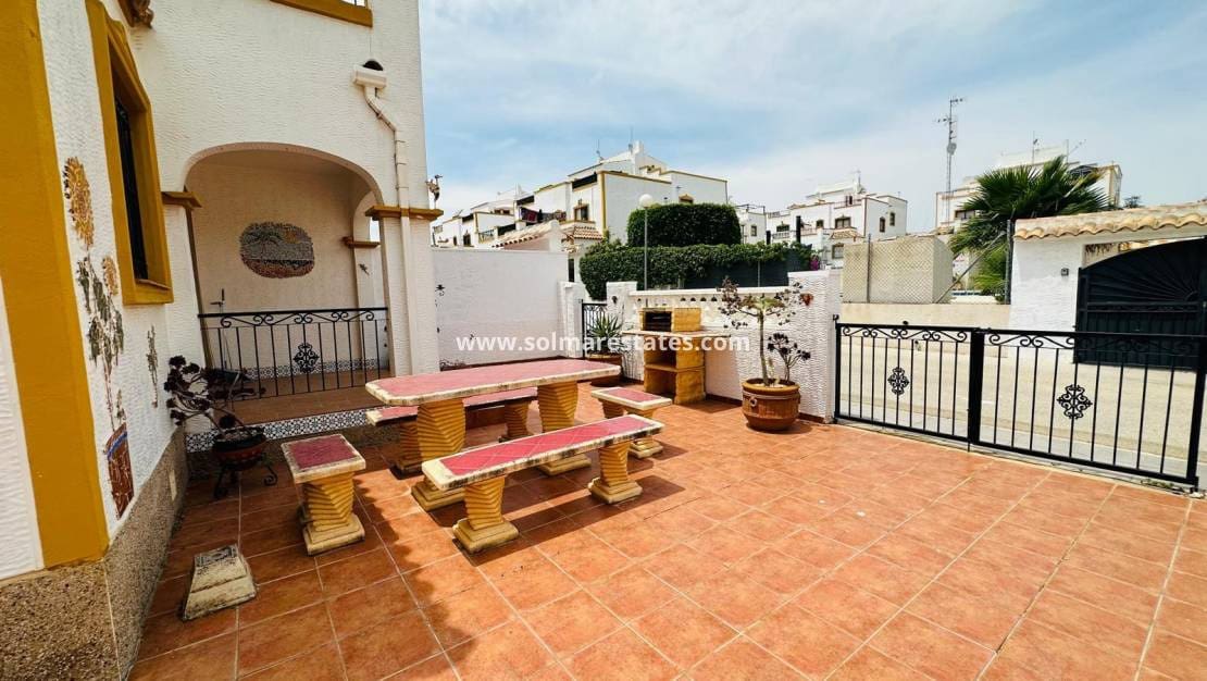Pareado de 3 habitaciones en Los Montesinos en venta con piscina - 179.000 € (Ref: 9922702)