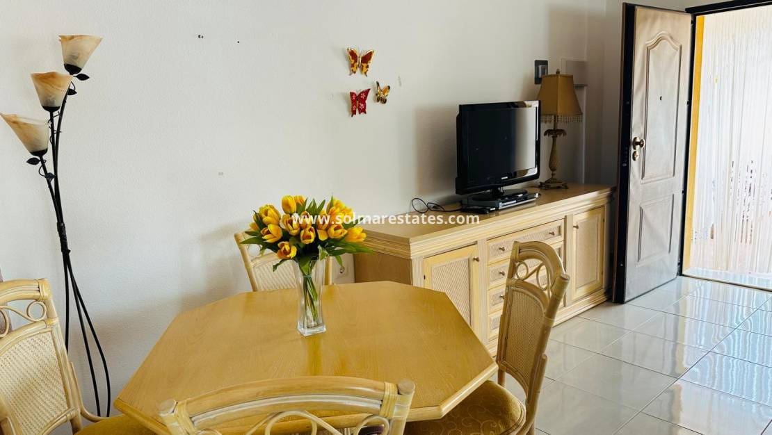 Pareado de 3 habitaciones en Los Montesinos en venta con piscina - 179.000 € (Ref: 9922702)
