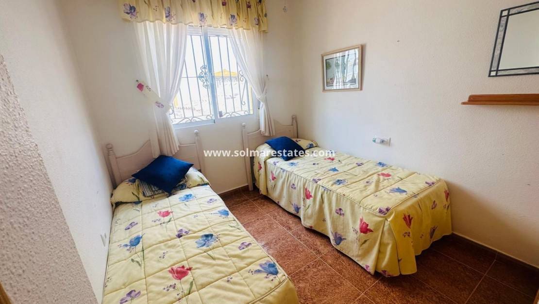 Pareado de 3 habitaciones en Los Montesinos en venta con piscina - 179.000 € (Ref: 9922702)