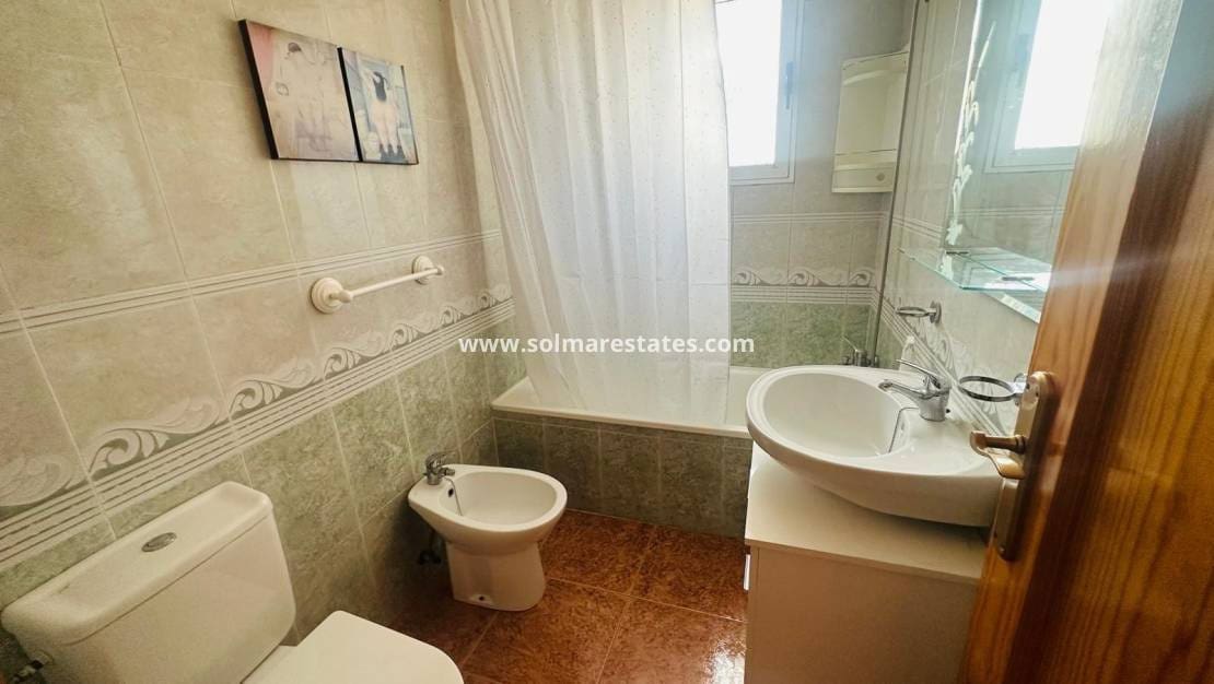 Pareado de 3 habitaciones en Los Montesinos en venta con piscina - 179.000 € (Ref: 9922702)
