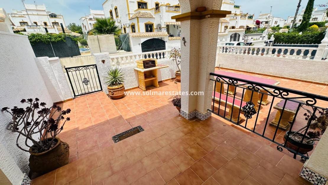 Pareado de 3 habitaciones en Los Montesinos en venta con piscina - 179.000 € (Ref: 9922702)