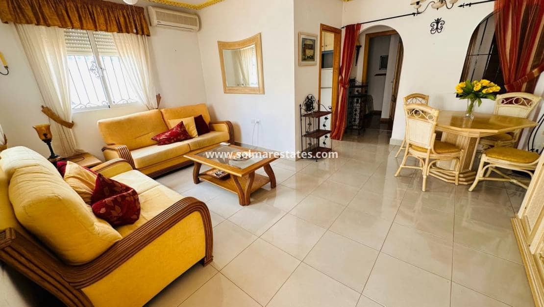 Pareado de 3 habitaciones en Los Montesinos en venta con piscina - 179.000 € (Ref: 9922702)